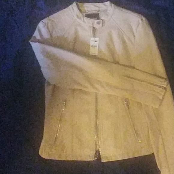 Blazer - Picture 3 of 3